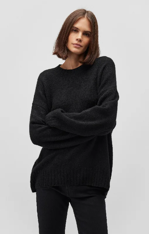 FUZZY SWEATER IN BLACK