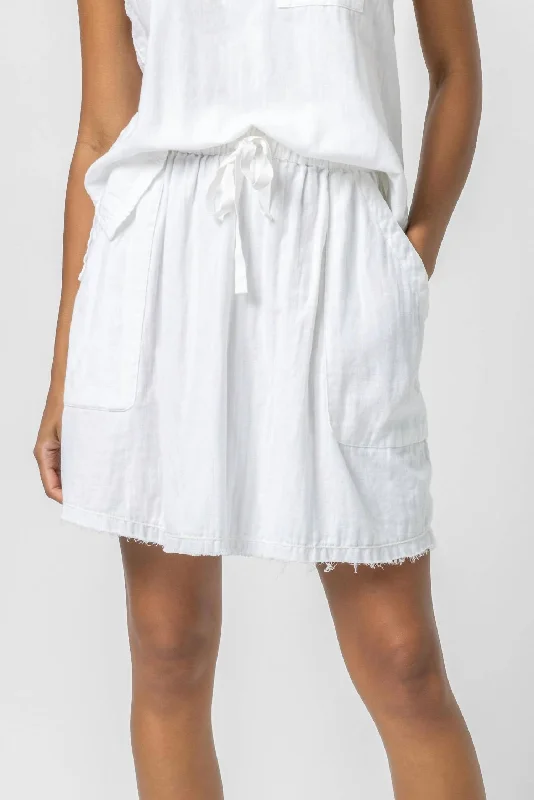 Short Skirt With Pockets In White